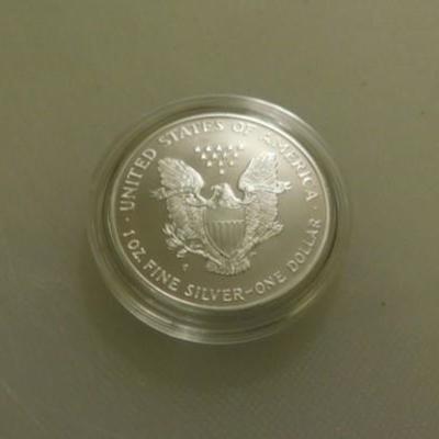 U.S. One Troy Ounce 1996 P Fine .999% Silver Eagle $1 Coin UNC in Velvet Box Case