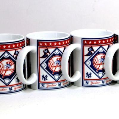 NY YANKEES Collector Mugs Set of 4 by Danbury Mint - Mint