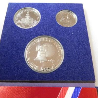 Lot 1:  US Mint Bicentennial 1976 Silver Proof 3 Coin Set 40% in Case with COA