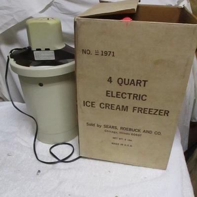 Lot 64 - 4 Quart Electric Ice Cream Freezer With Box