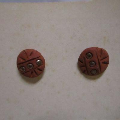 Lot 66 - Handmade Ceramic Pottery Pins and Earrings
