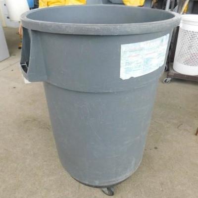 Huskee 44 Gallon Commerical Trash Bin with Castor Attachment