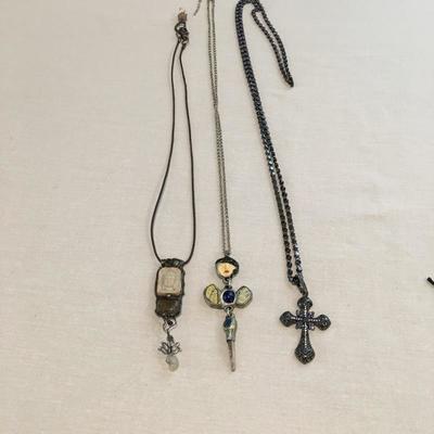 Lot 95 - Necklaces & Pendants