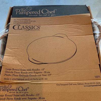 NEW PAMPERED CHEF 1371 LARGE ROUND STONE AND WOVEN ROUND TRAY