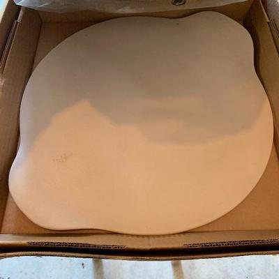 NEW PAMPERED CHEF 1371 LARGE ROUND STONE AND WOVEN ROUND TRAY