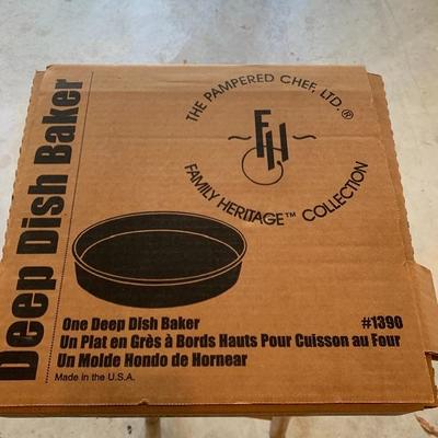NEW PAMPERED CHEF DEEP DISH BAKER