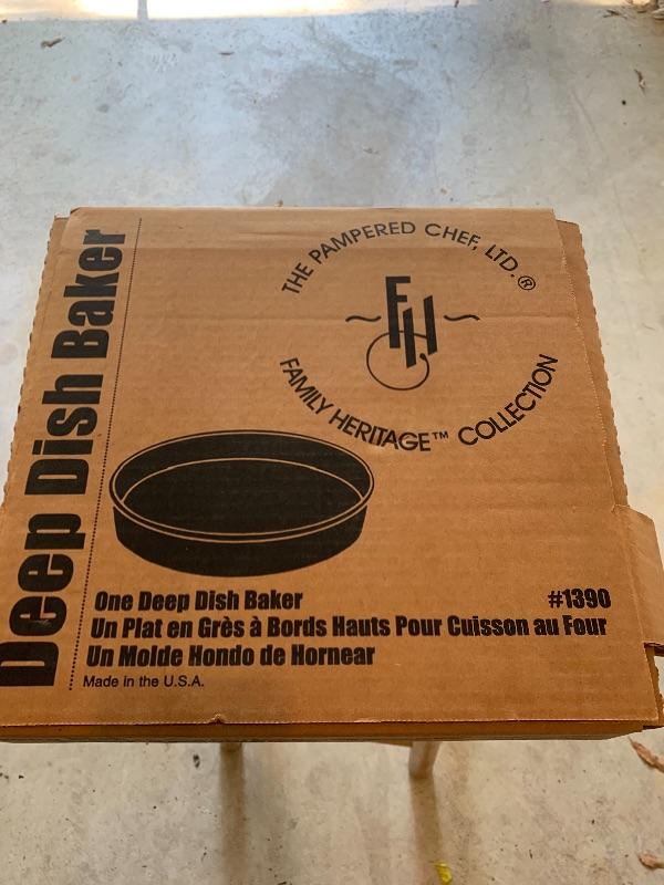 NEW PAMPERED CHEF DEEP DISH BAKER