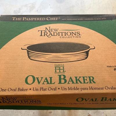 NEW PAMPERED CHEF OVAL BAKER 1300