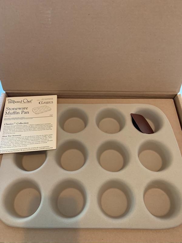 The Pampered Chef, Kitchen, The Pampered Chef Stoneware Muffin Pan