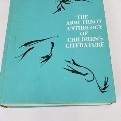 Vintage 1965 Hardback Book: The Arbuthnot Anthology of Children's Literature