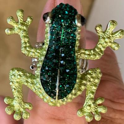 Blingy Frog RING with Stretchable Band (As shown in photos) - NEW