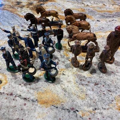 LOT OF TOY METAL SOLDIERS AND HORSES