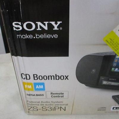 Lot 147 - Sony CD AM/FM Tuner & Phones