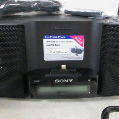 Lot 147 - Sony CD AM/FM Tuner & Phones
