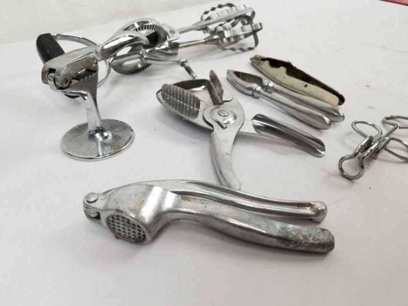 7 Piece Vintage Kitchen Gadgets Mixer, Garlic Press, Nutcrackers