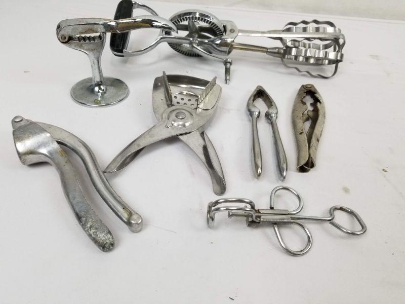 7 Piece Vintage Kitchen Gadgets Mixer, Garlic Press, Nutcrackers
