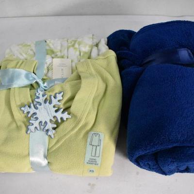 Long Sleeve Sleep Set Size XS Green/White & Blue Blanket