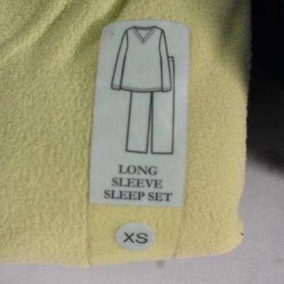 Long Sleeve Sleep Set Size XS Green/White & Blue Blanket