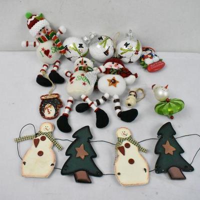 10 Piece Snowman Ornaments & 1 Piece Snowman/Tree Wall Decor