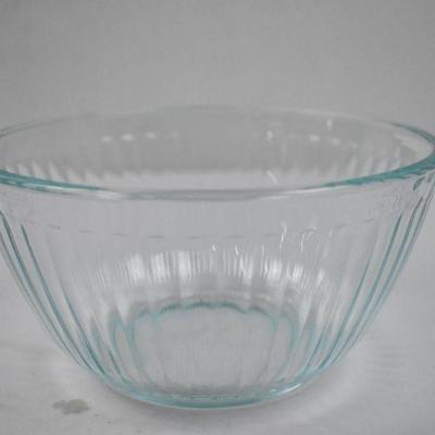 4 Piece Glass: 3 Pyrex (1 Measuring Cup, 2 Dishes) & 1 Non-Pyrex Baking Dish