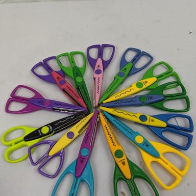 13 Provo Craft Decorative Edge Scissors in Blue Bag