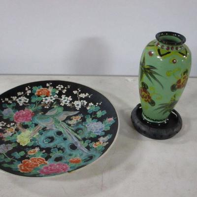 Lot 191 - Decorative Household Items - Wall Hanger & Vase