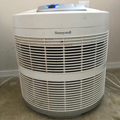 Lot 122 - Rowenta and Honeywell Air Purifiers