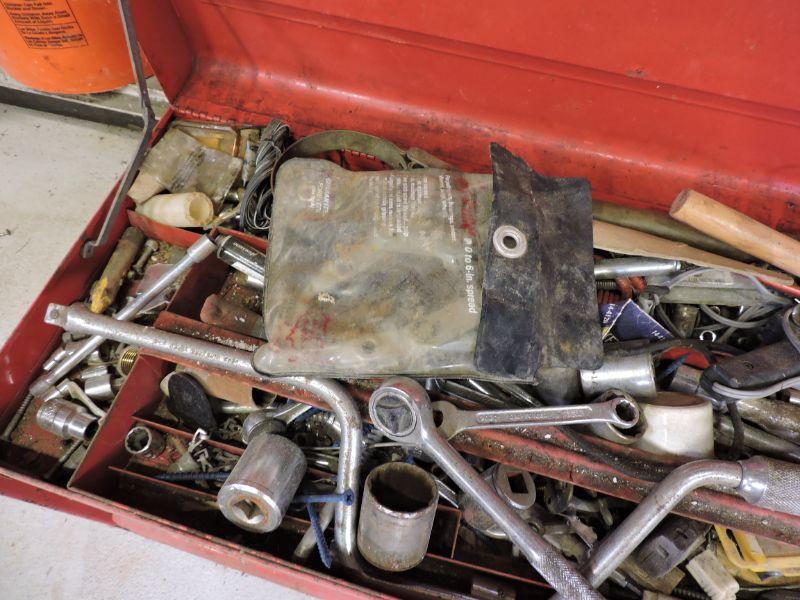 Vintage Yorktown Toolbox and Tools | EstateSales.org
