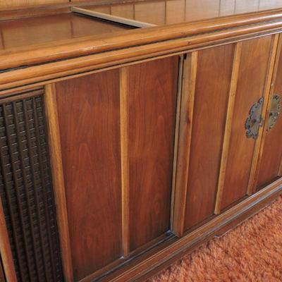 Console Stereo With Record Player
