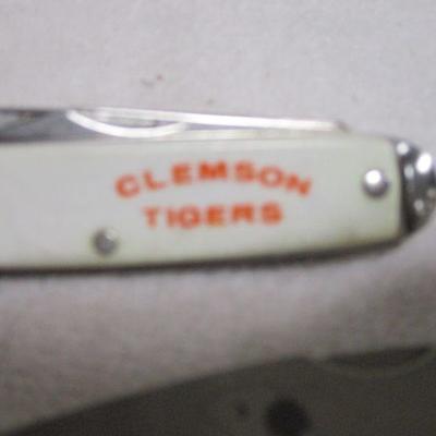 Lot 79 - Clemson Tigers South Carolina Pocket Knives