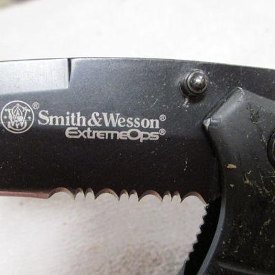 Lot 80 - Smith & Wesson Extreme OPS Knife