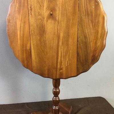 Lot#132 Early American Drop Leaf occasional table 