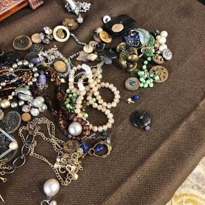 Lot#151 Cedar Jewelry Box with Buttons jewelry