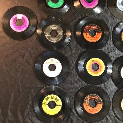 LOT 30 - RECORDS - 45's & Carry Case