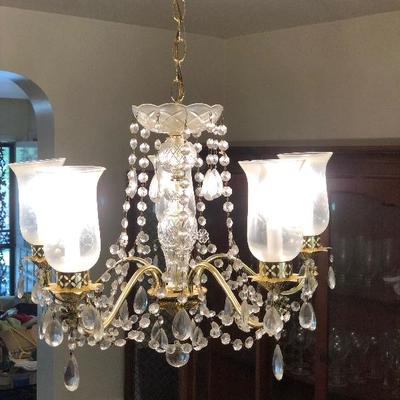Lot 33 - Vintage Crystal Hanging Chandelier 