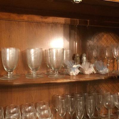 Lot 34 - Bassett Furniture Company China Hutch with Mixture of Glass and Crystal glasses! 