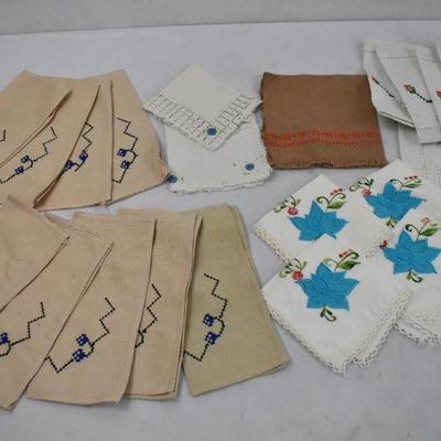 23 Piece Vintage Kitchen Linens: Mostly Embroidered or Cross Stitched Napkins