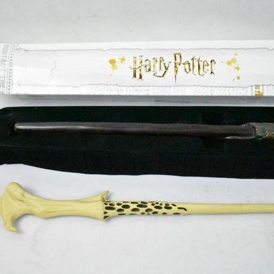 2 Harry Potter Wands - 1 Damaged Box