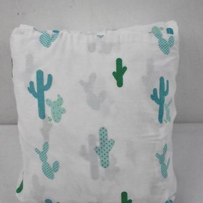 Queen Size Sheet Set, White with Cacti - Needs cleaning