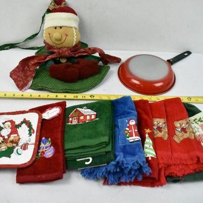 Christmas Kitchen Lot - 7 Hand Towels, Pan, Hot Pads & Decorative Hot Pad