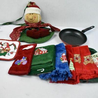Christmas Kitchen Lot - 7 Hand Towels, Pan, Hot Pads & Decorative Hot Pad