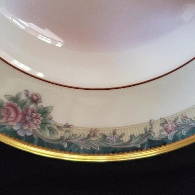 Lot 23 - China - Noritake - Service for 8