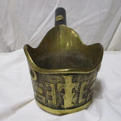 Lot 10 - Asian Style Vessel With Handle