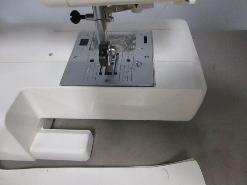 Lot 19 Janome Jem Gold 2 Model 661 Sewing Machine