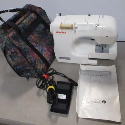 Lot 19 - Janome Jem Gold 2 Model 661 Sewing Machine