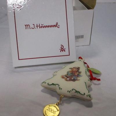 Lot 41 -  M.J. Hummel & Danbury Mint “2006 Christmas Delivery” Porcelain Ornament 2 of 2