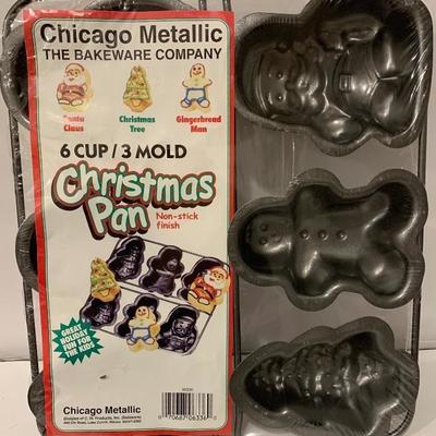 New Chicago Metallic Non-Stick Christmas Pan. Two each of three designs. Non-Stick