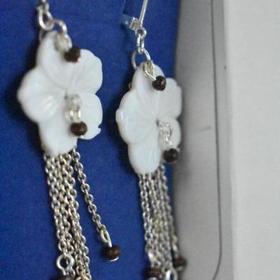 Avon Island Vibe Mother of Pearl Flower Medallion Earrings - New in Box