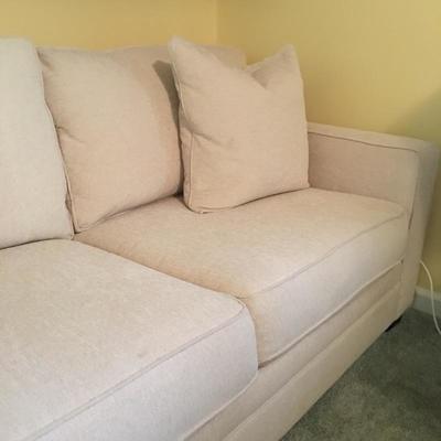 Lot 22 - Havertys Couch