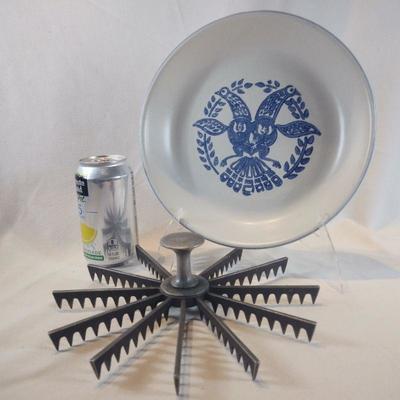 Pie Plate with Pie Cutter